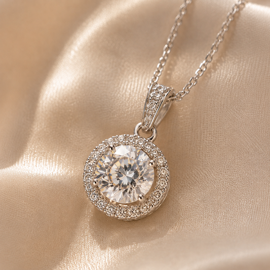 Colgante con gema brillante