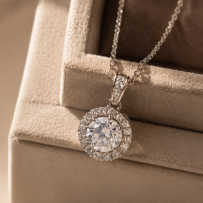 Colgante con gema brillante