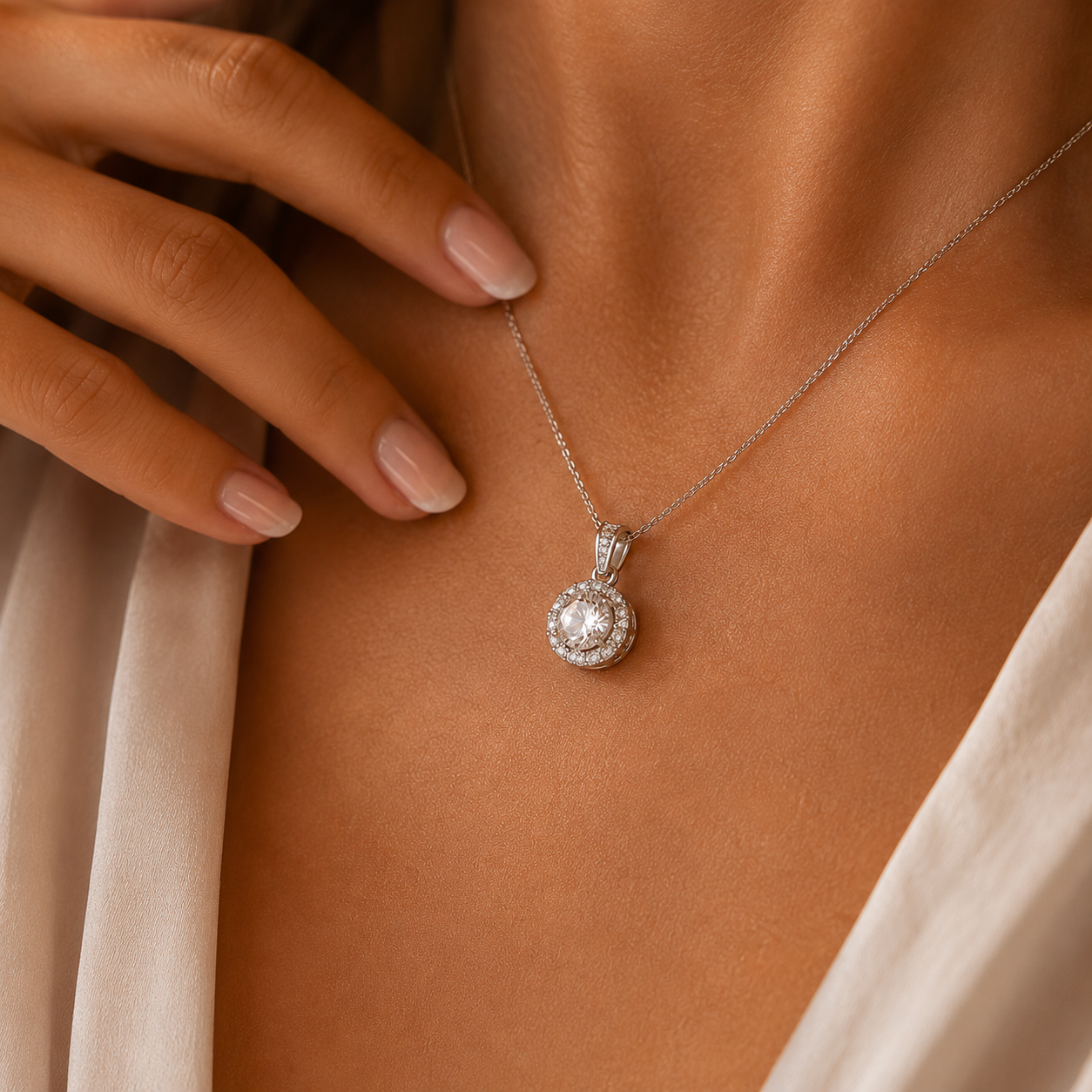 Colgante con gema brillante
